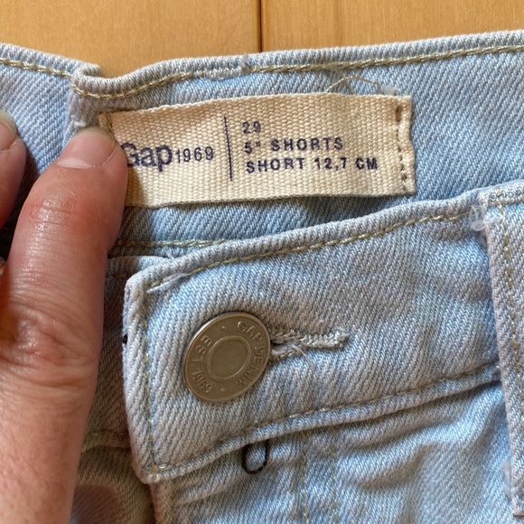 GAP shorts - Picture 3 of 3